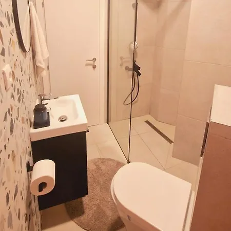 Perea Luxury 20 Miters From Sea In Downtown Of Perea *