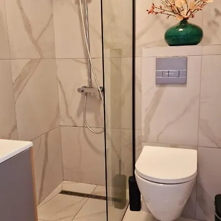 Perea Luxury 20 Miters From Sea In Downtown Of Perea דירה