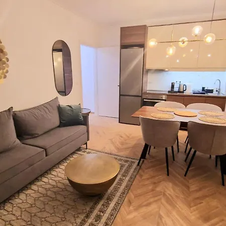 Luxury In Downtown Of Perea Peraía