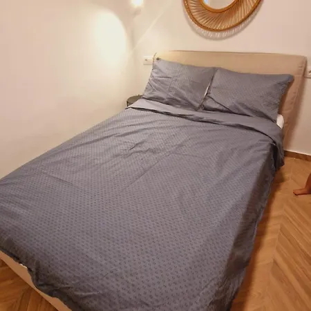 Perea Luxury 20 Miters From Sea In Downtown Of Perea Apartmán