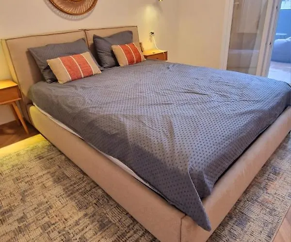 Perea Luxury 20 Miters From Sea In Downtown Of Perea
