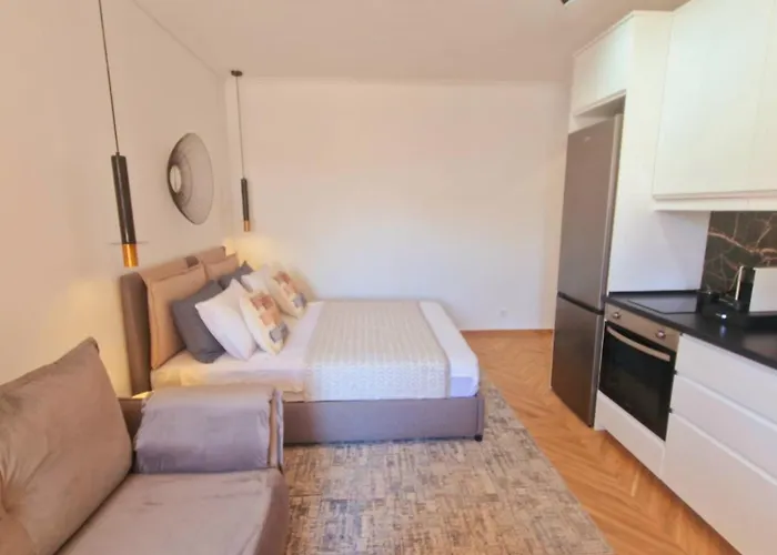 Perea Luxury 20 Miters From Sea In Downtown Of Perea * Peraía